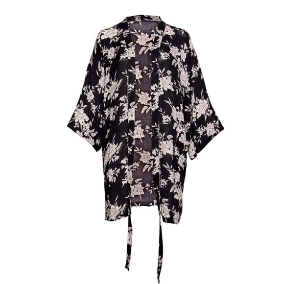 Spiritual Gangster Floral Tied Kimono One Size Fits All - Picture 2 of 16